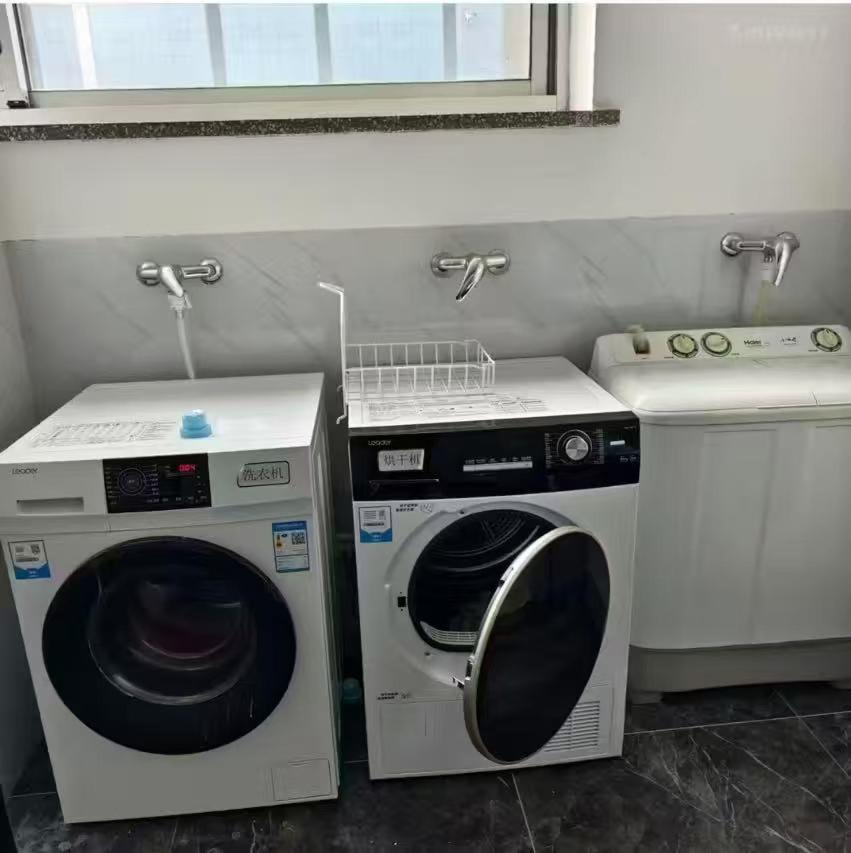 Weiting North Sichuan Road Hongkou Football Stadium Subway Station Branch Hotel 2*