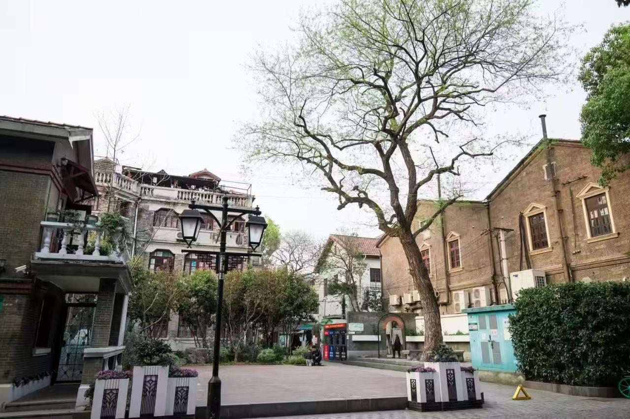 Weiting North Sichuan Road Hongkou Football Stadium Subway Station Branch Hotel