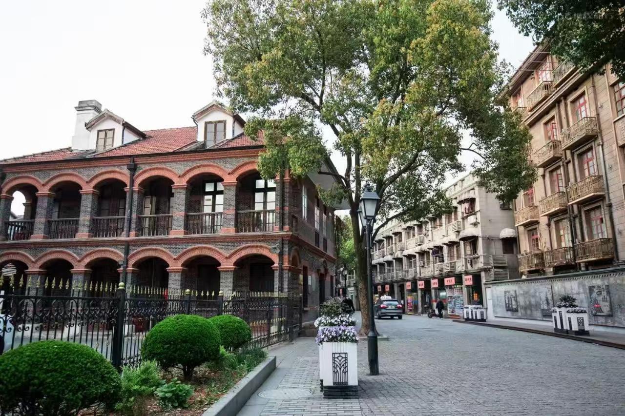 Weiting North Sichuan Road Hongkou Football Stadium Subway Station Branch