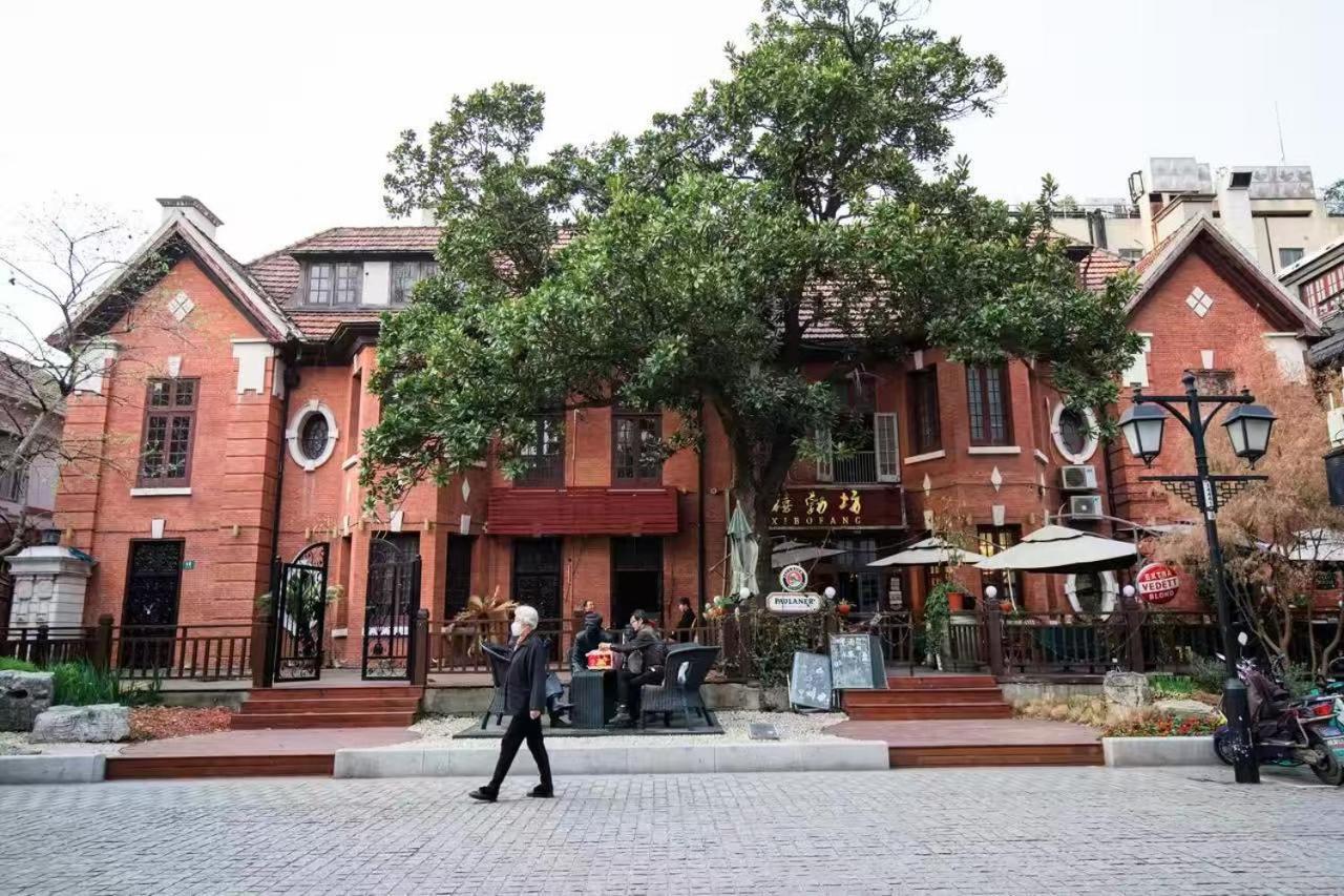 Weiting North Sichuan Road Hongkou Football Stadium Subway Station Branch Hotel